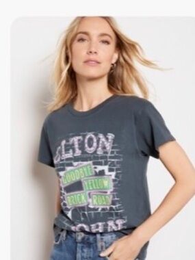 Elton John Goodbye Yellow Brick Road Tee
VINTAGEBLACK - XL DAYDREAMER